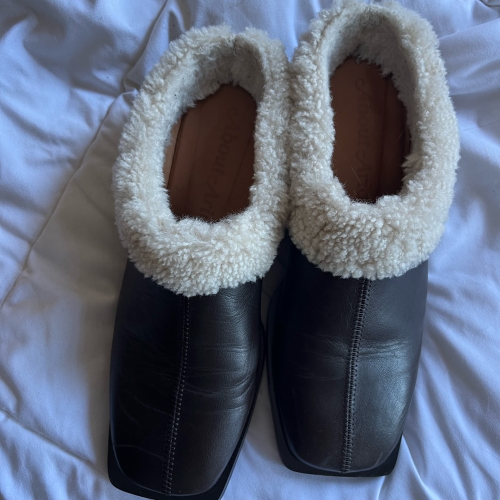 About Arianne Tea Caoba Mules Shoes size 38 EUC